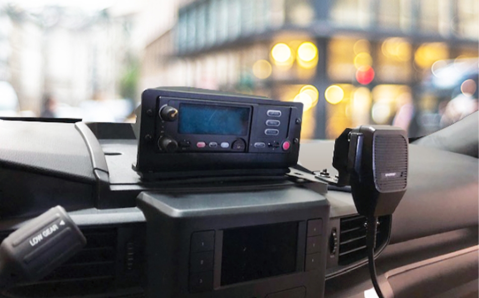 2020+ FORD POLICE INTERCEPTOR UTILITY XTL5000 DUAL MIC RADIO DASHMOUNT