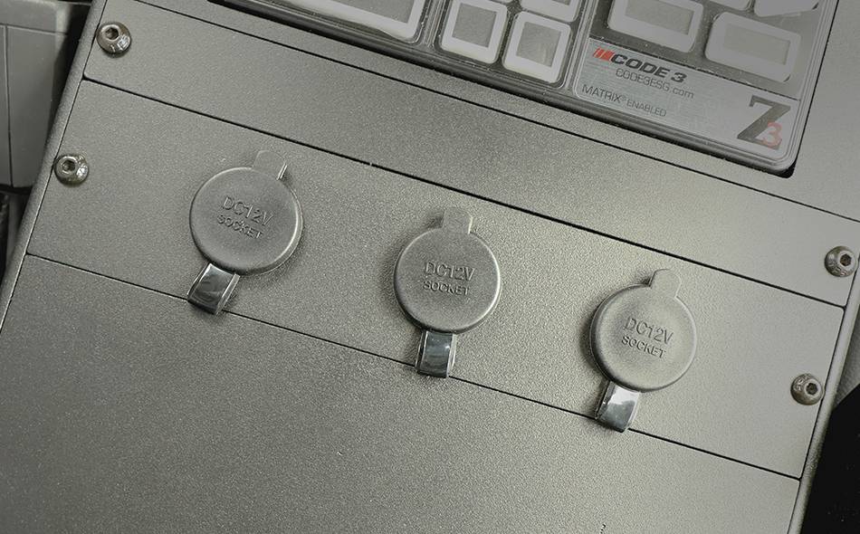 2" Faceplate with 3 x 12V Sockets