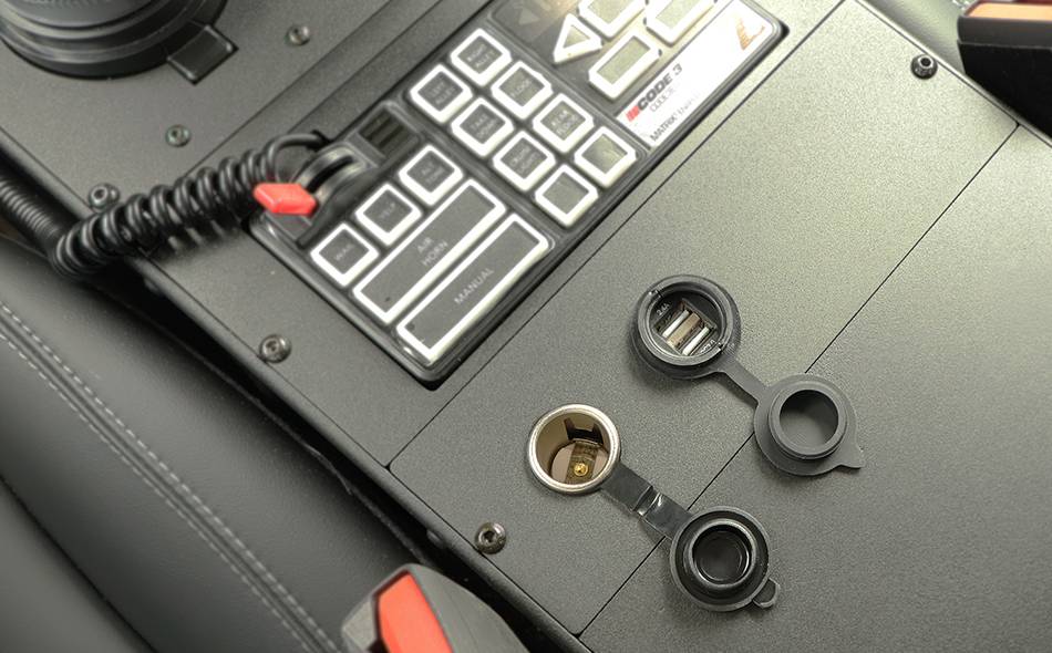 3" Faceplate with 1 x 12V Socket and 1 x Dual USB