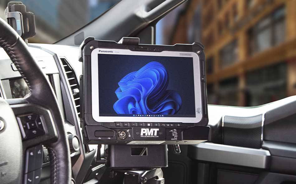 AS7.P222.122 Toughbook G2 Lite Dock with device_6_retouched.jpg